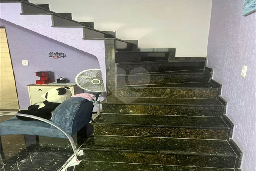 Sobrado à venda com 3 quartos, sendo 1 suíte, em Vila Galvão, Guarulhos, SP