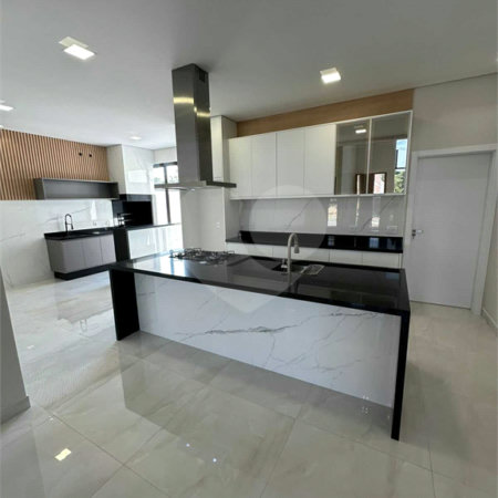 Casa à venda com 3 suítes no condomínio Condomíno Helena Maria, Sorocaba - SP