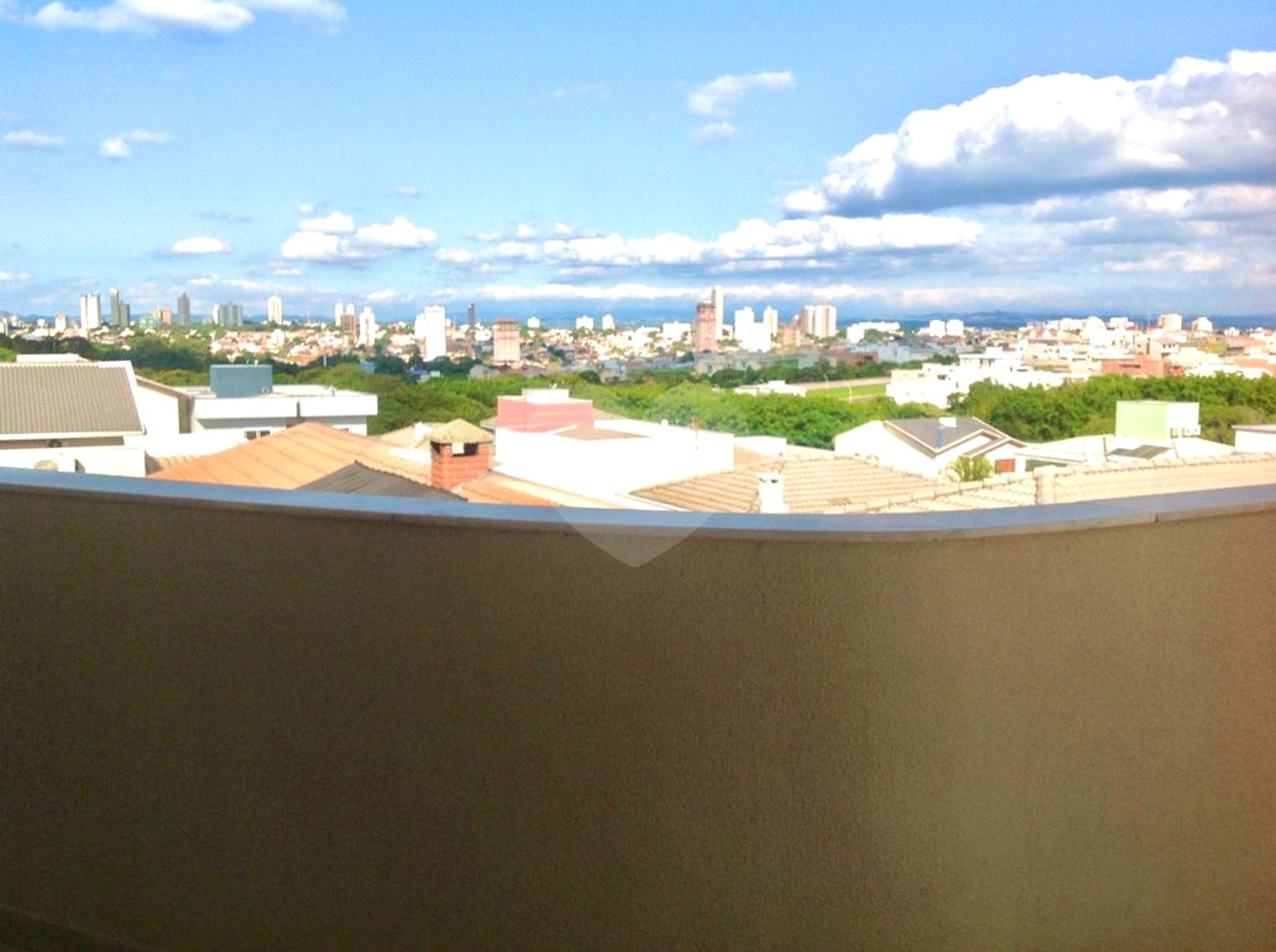Indaiatuba - Casa no Condomínio Amstalden - Sobrado - 4 suítes - 2 banheiros sociais - Piscina aquecida com Hidro - Móveis planejados - 334,89 de obra - 370 construção com a piscina - IPTU 513,00 - Condomínio 1091,00 - Condomínio com salão de festa - Quadra de futebol - Lago para pescas