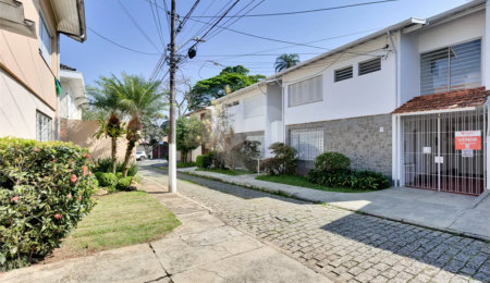 Casa de Vila à venda com 4 quartos, sendo 1 suíte,  em Alto da Boa Vista, São Paulo, SP