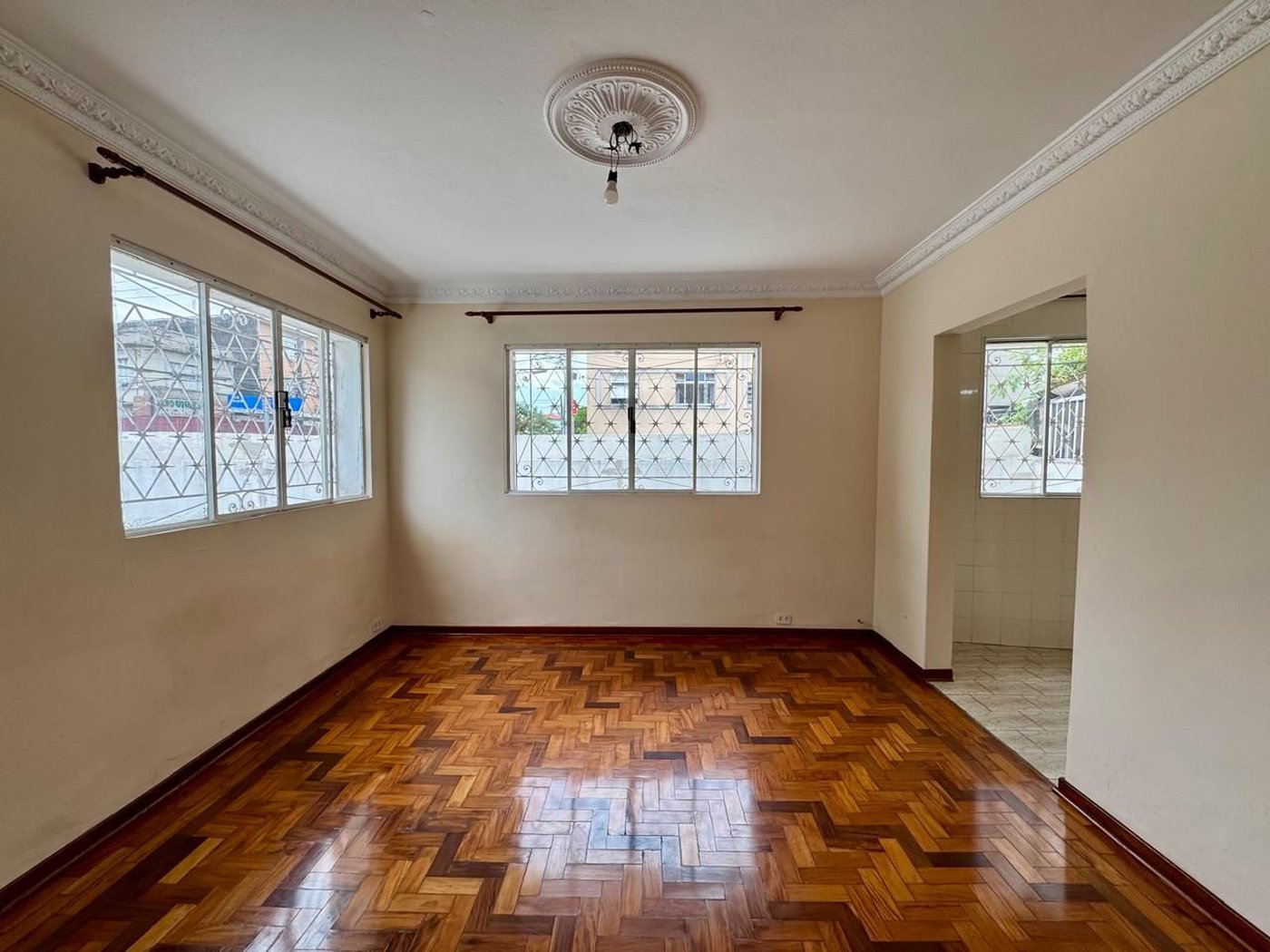 CASA AMPLA COM QUINTAL  150m² - 1.799.000,00 - Aparecida - Santos/SP