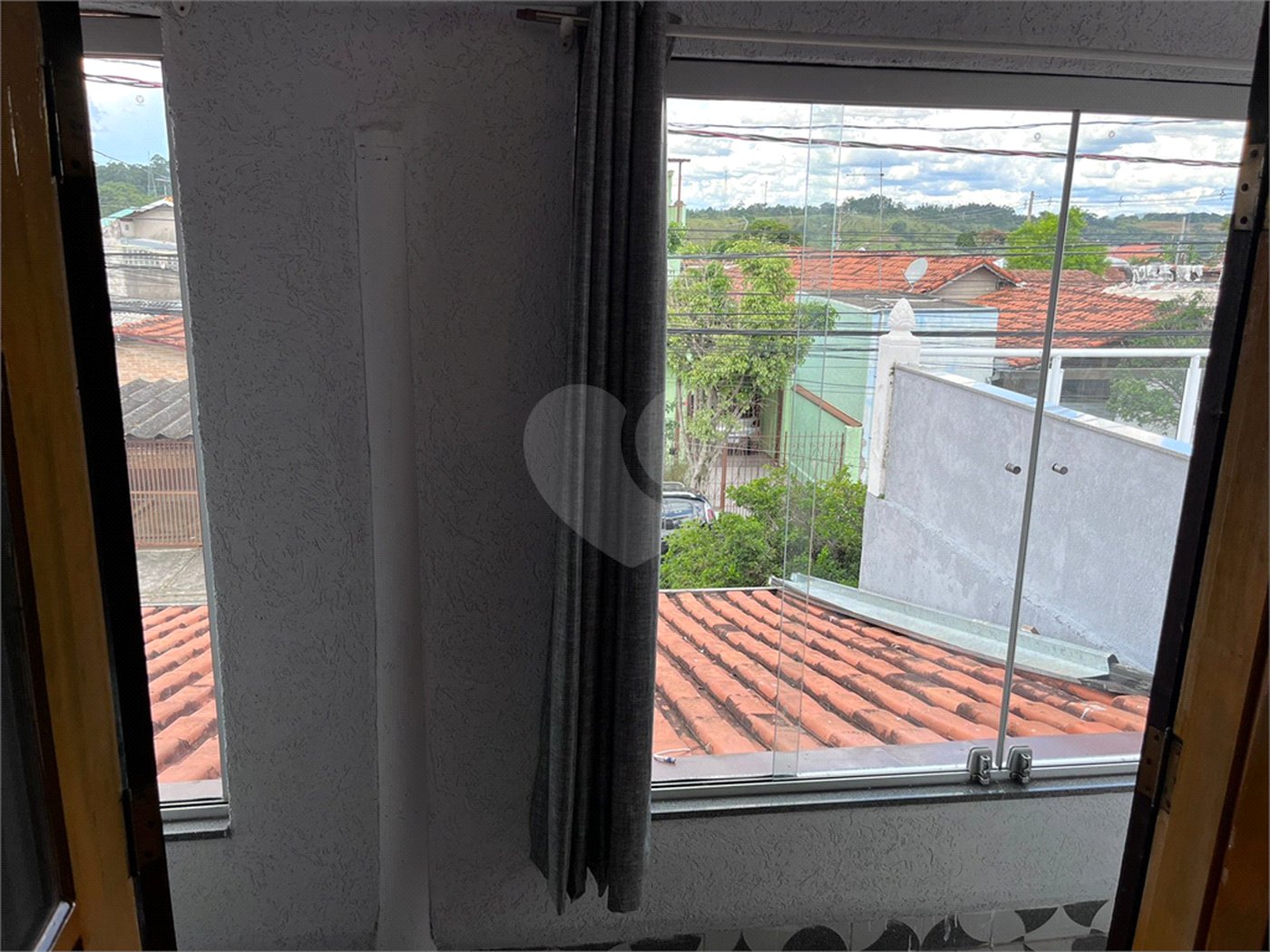 Sobrado à venda com 5 quartos, sendo 2 suítes,  em Jardim da Granja, São José dos Campos, SP