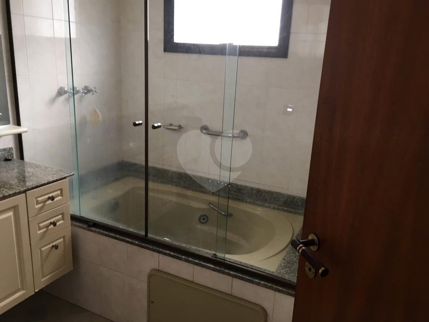 Apartamento à venda com 3 quartos, sendo 1 suíte,  em Santo Amaro, São Paulo, SP