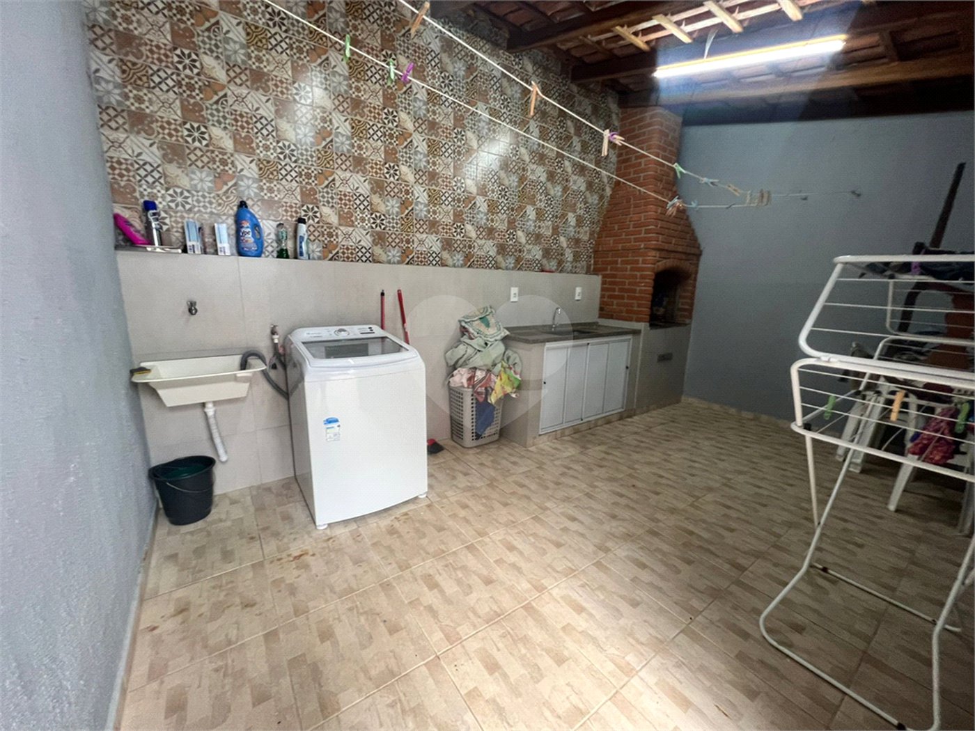 Sobrado à venda com 3 quartos, sendo 1 suíte, em Lopes de Oliveira, Sorocaba, SP
