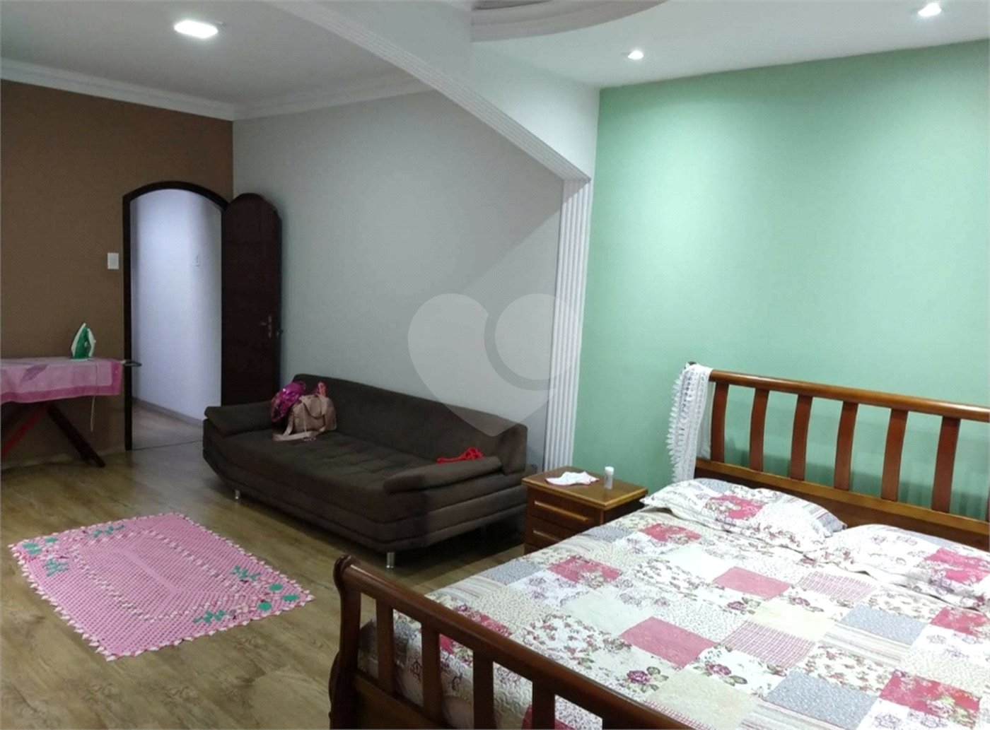 Sobrado à venda com 3 quartos, sendo 1 suíte,  em Jardim Santa Rita de Cássia, Suzano, SP