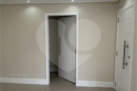 Casa à venda com 3 quartos, sendo 1 suíte, no condomínio Ana Carolina, São Paulo - SP
