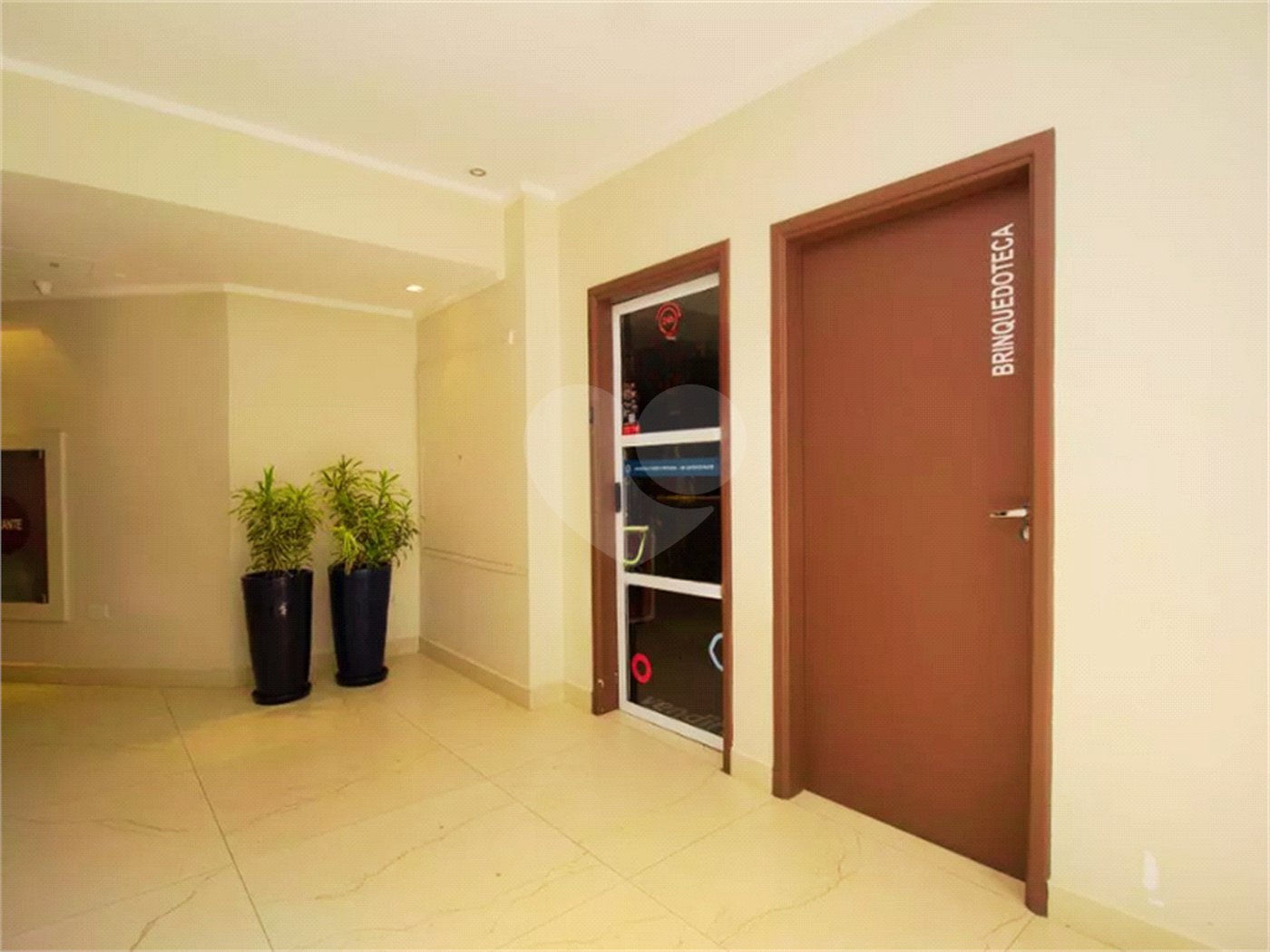 Apartamento à venda com 2 quartos em Parque Maria Domitila, São Paulo, SP