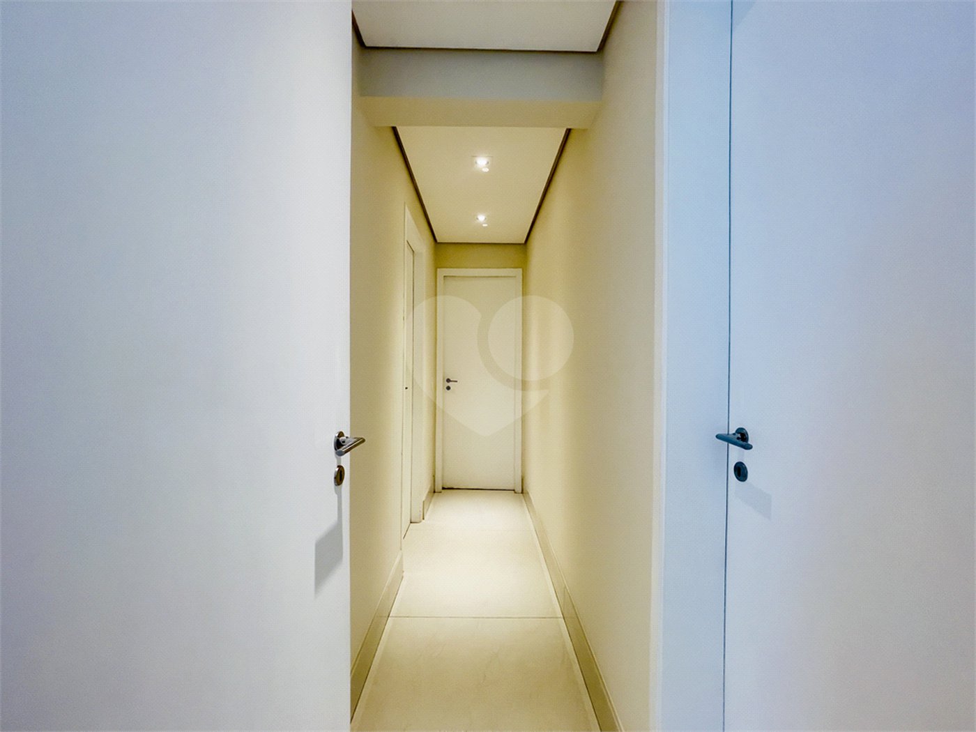 Apartamento à venda com 3 quartos, sendo 4 suítes,  no Centro, São Bernardo do Campo, SP