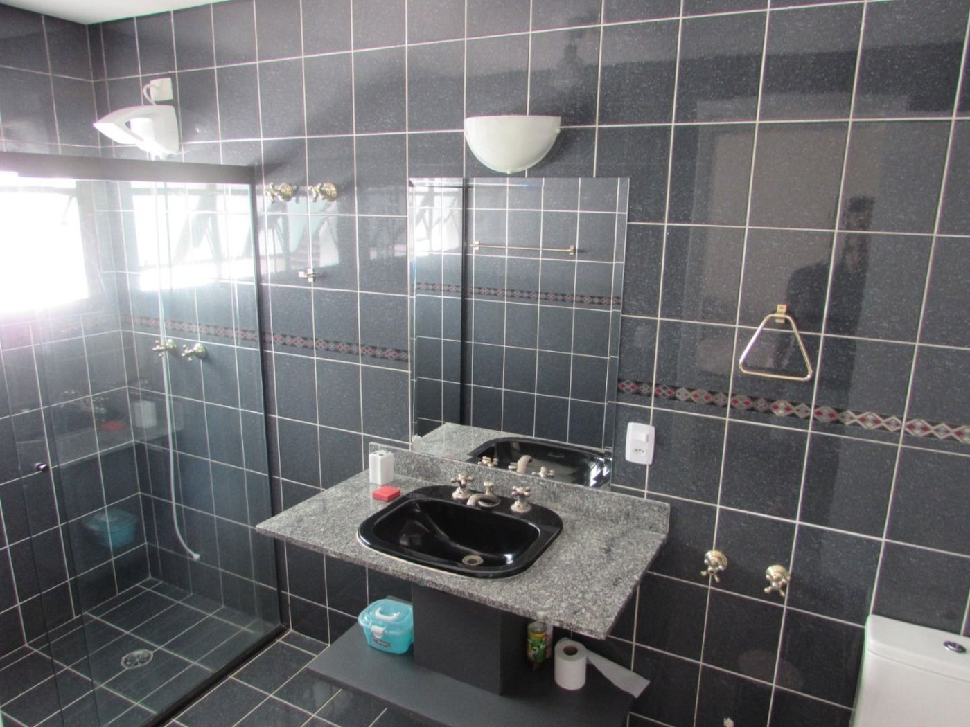Casa de Alto Padrão com 5 Suítes e Lazer Completo– Guarujá