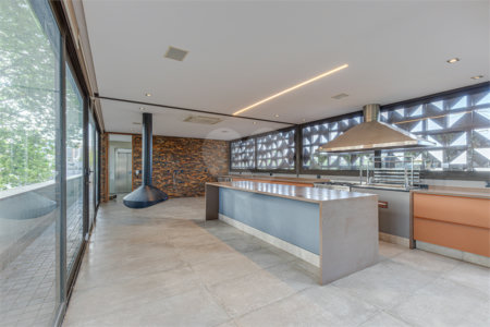 Casa à venda com 4 quartos, sendo 3 suítes, em Vila Nova Conceição, São Paulo, SP