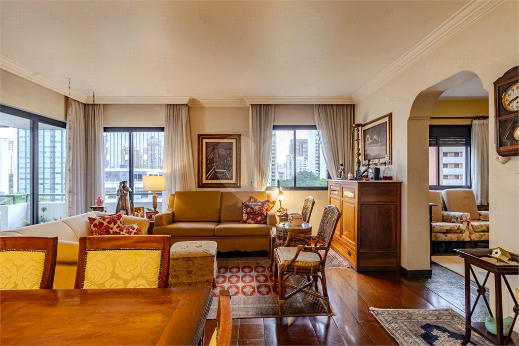 Apartamento à venda com 3 quartos, sendo 2 suítes, em Campo Belo, São Paulo, SP