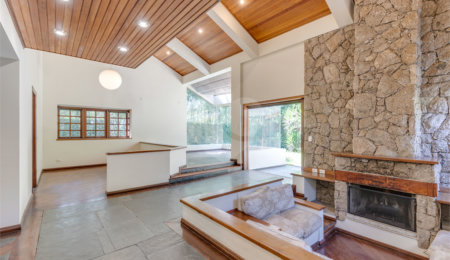 Casa à venda com 5 quartos, sendo 3 suítes, no condomínio Granja do Morumbi, São Paulo - SP