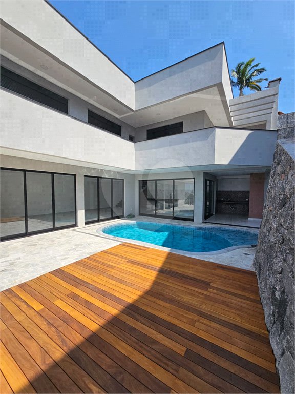 Casa à venda com 3 suítes no condomínio Hills, Arujá - SP