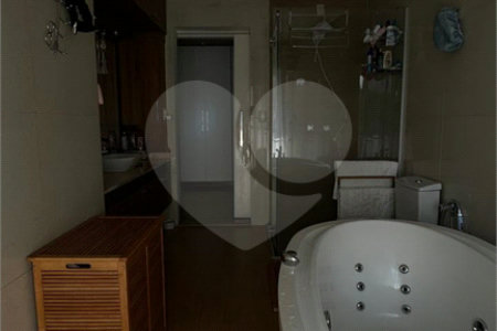 Casa à venda com 3 quartos, sendo 1 suíte, no condomínio Marcia Miyashiro, São Paulo - SP