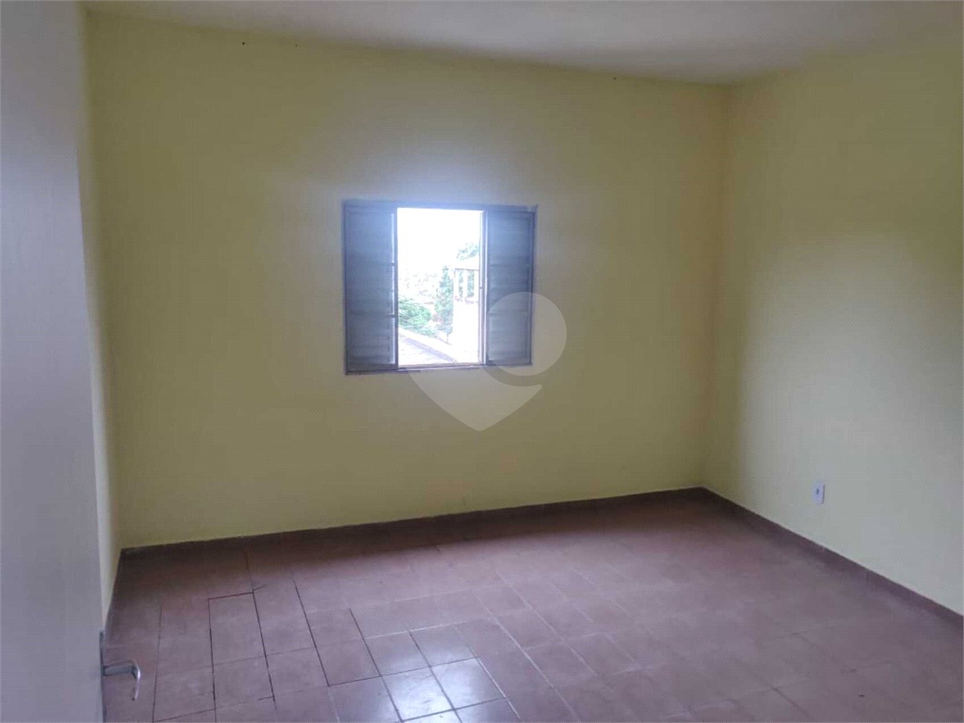 Sobrado à venda com 4 quartos em Jardim Limoeiro, São José dos Campos, SP