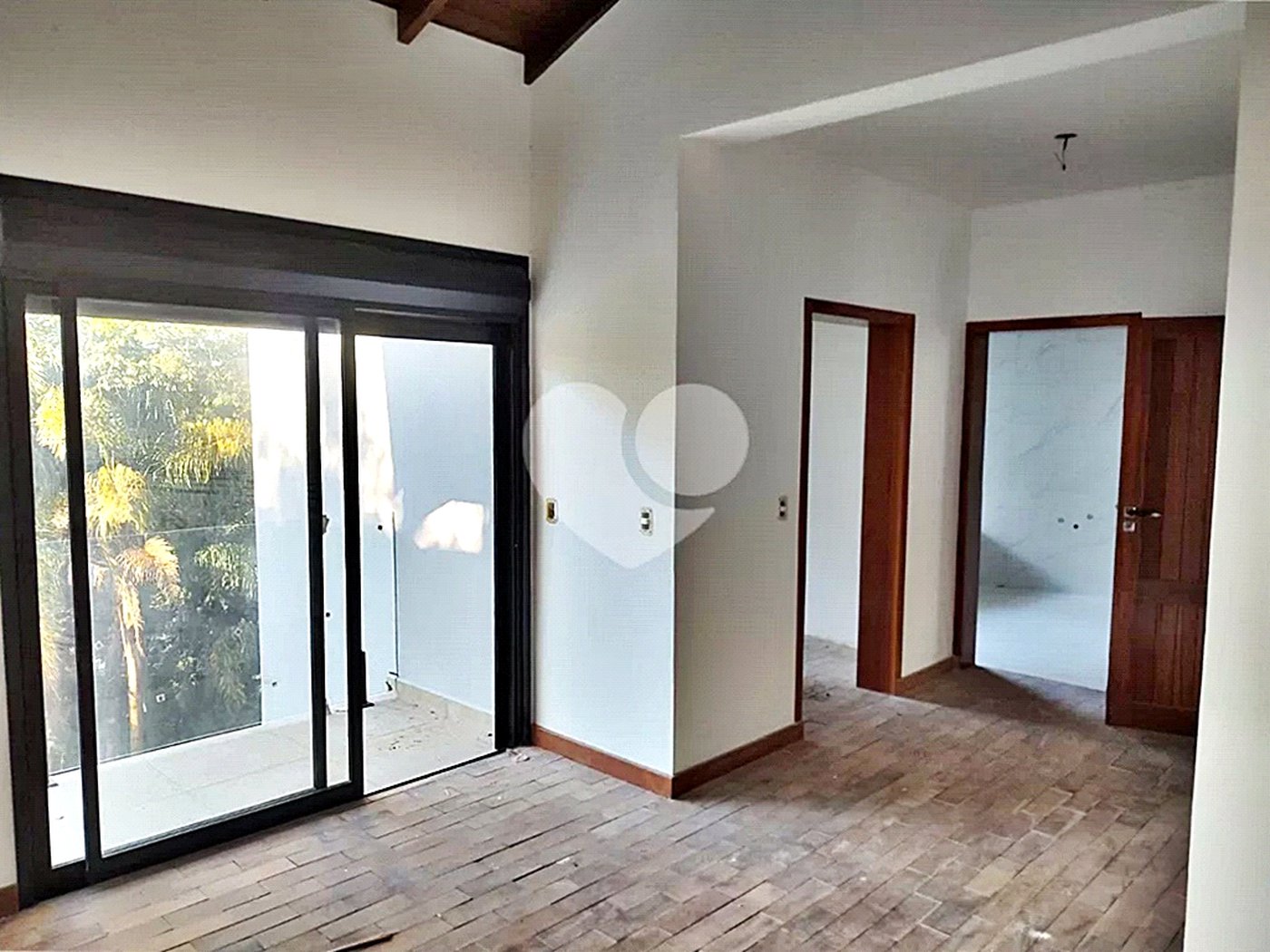 Casa à venda com 4 quartos, sendo 3 suítes, no condomínio Cantareira, Mairiporã - SP