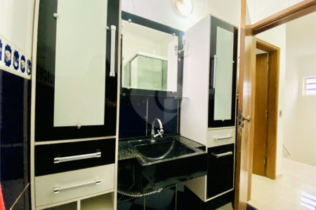 Sobrado à venda com 4 quartos, sendo 1 suíte, em Vila Gilda, Santo André, SP