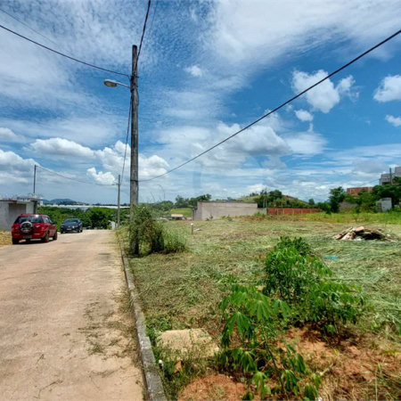 Casa à venda com 4 quartos, sendo 2 suítes, no condomínio Vivendas do Mendanha, Rio de Janeiro - RJ