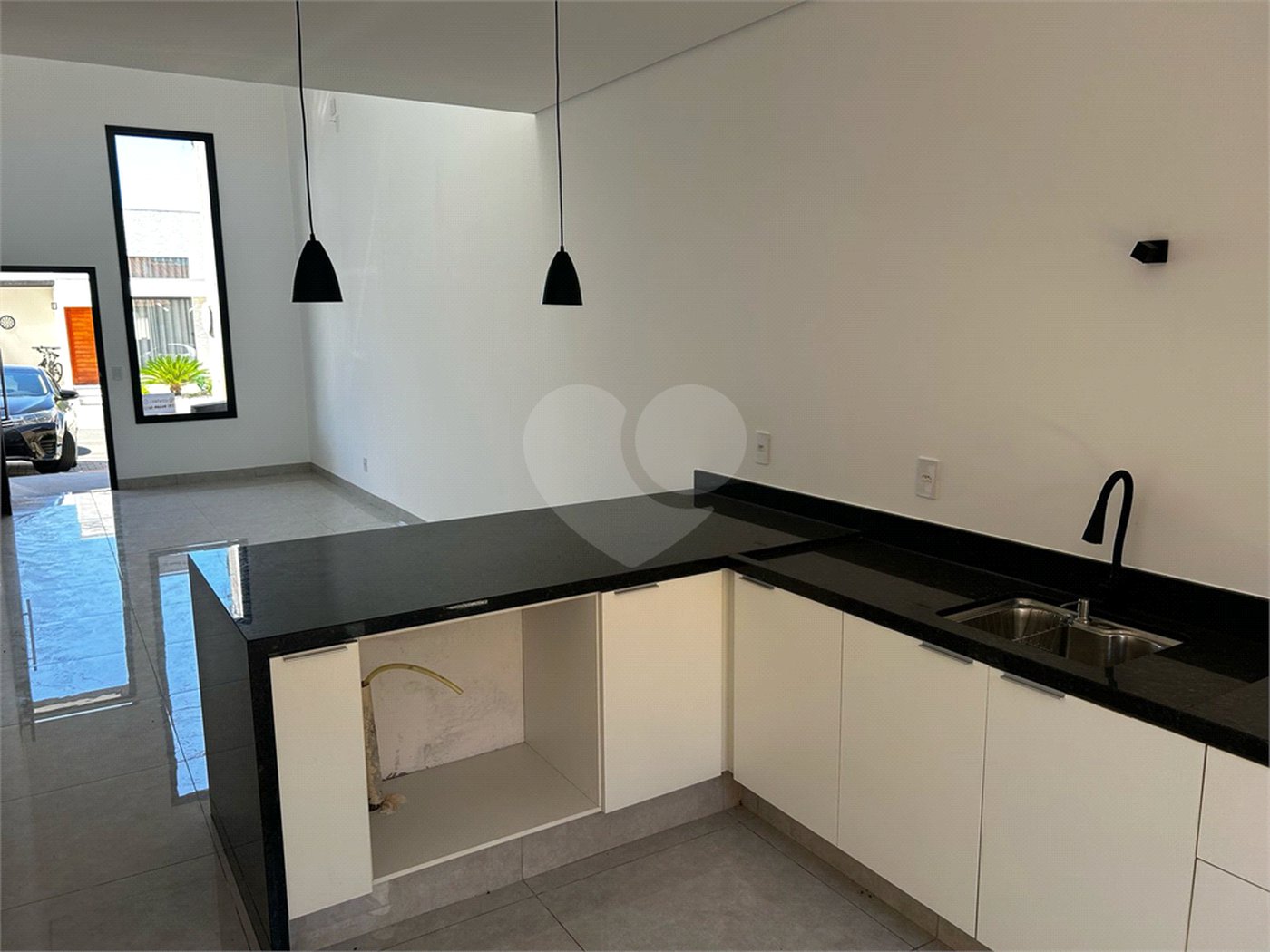 Casa à venda com 2 quartos, sendo 1 suíte,  no condomínio Residencial Marina, Itapetininga - SP
