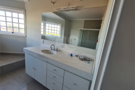 Casa à venda com 3 suítes no condomínio Estância Marambaia, Vinhedo - SP