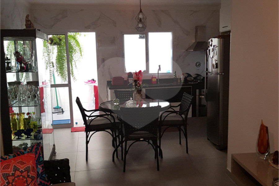Casa à venda com 3 suítes no condomínio Residencial Mattos, São Paulo - SP