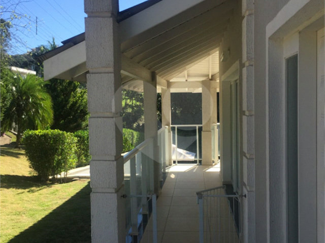 Casa à venda com 4 quartos, sendo 3 suítes,  no condomínio Suíça da Cantareira, Mairiporã - SP