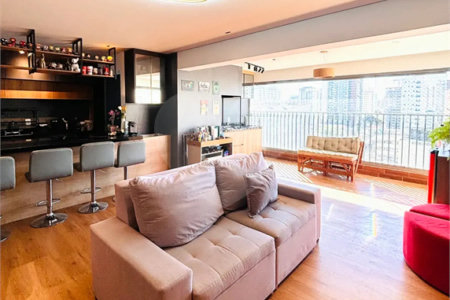 Apartamento à venda com 3 quartos, sendo 1 suíte, em Mirandópolis, São Paulo, SP