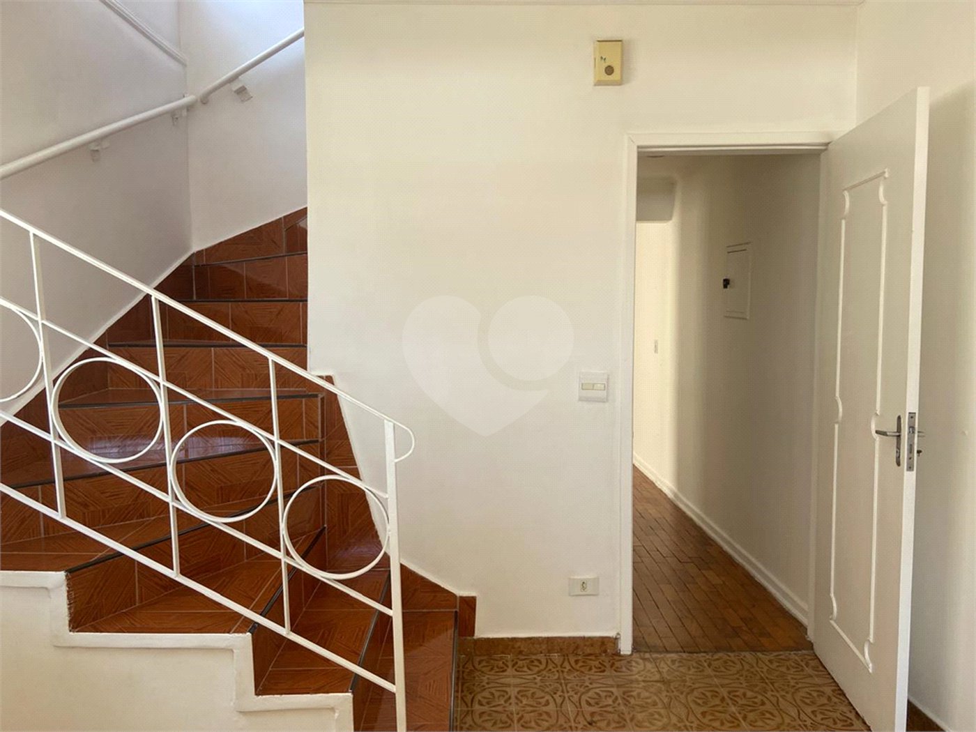 Sobrado à venda com 3 quartos, sendo 1 suíte,  em Parque Maria Domitila, São Paulo, SP