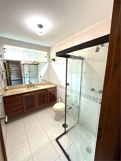 Sobrado à venda com 5 quartos, sendo 3 suítes,  em Jardim Leonor, São Paulo, SP