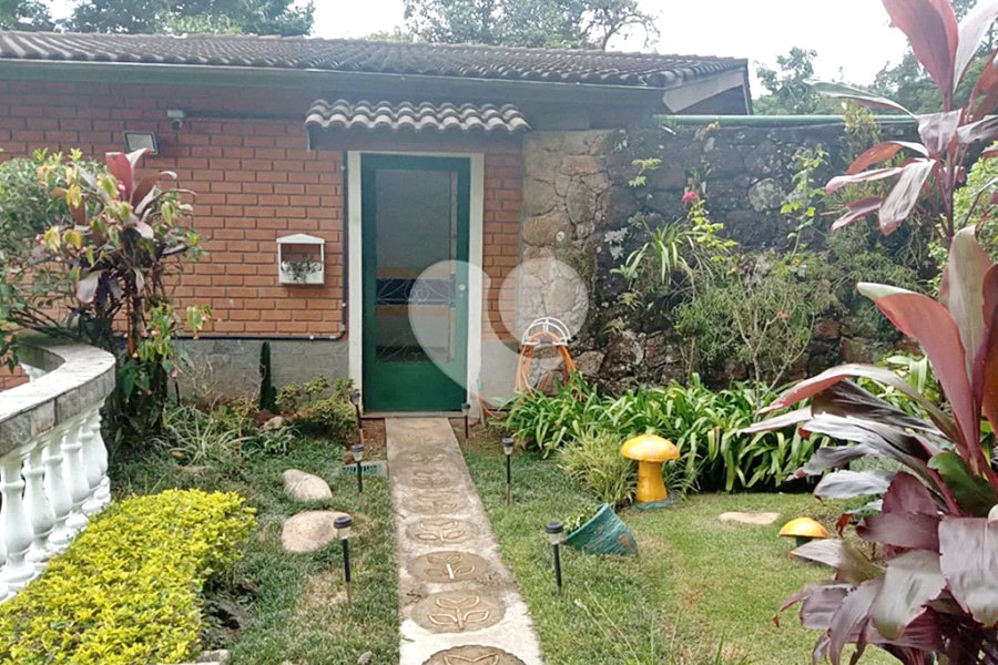 Casa à venda com 5 quartos, sendo 4 suítes, em Roseira, Mairiporã, SP