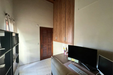 Casa à venda com 3 quartos, sendo 1 suíte, no condomínio Residencial Jardim das Flores 1510, Cotia - SP