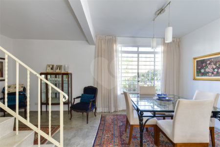 Casa de Vila à venda com 4 quartos, sendo 1 suíte, em Alto da Boa Vista, São Paulo, SP