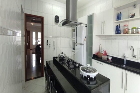 Casa à venda com 4 quartos, sendo 2 suítes, no condomínio Residencial Villa dos Inglezes, Sorocaba - SP