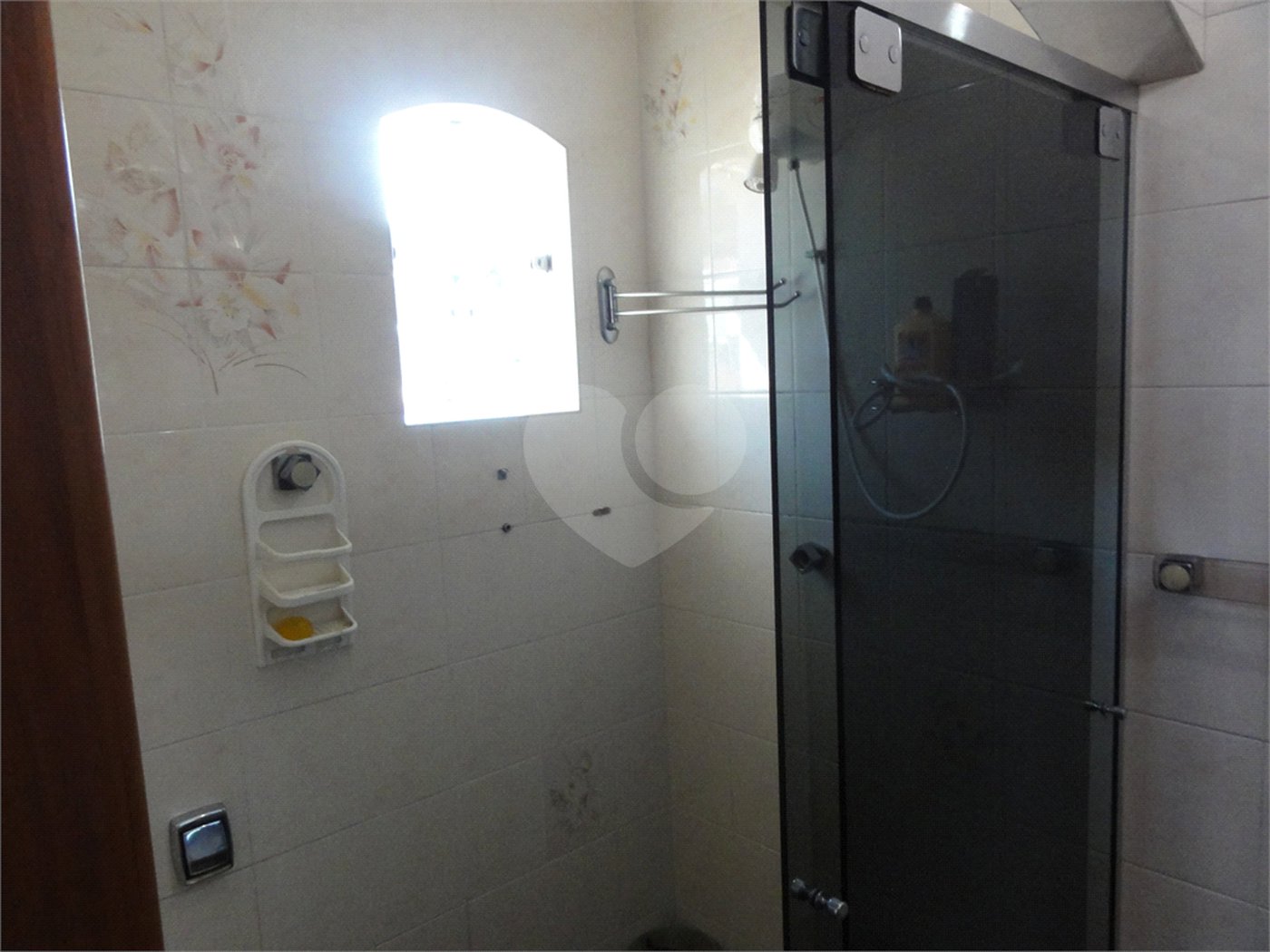 Sobrado à venda com 6 quartos, sendo 4 suítes, em Tremembé, São Paulo, SP