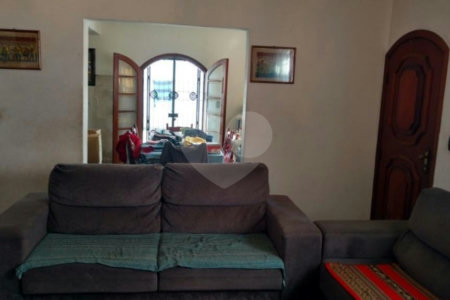 Sobrado à venda com 4 quartos, sendo 1 suíte, em Vila Vitório Mazzei, São Paulo, SP