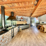 Casa à venda com 4 quartos, sendo 3 suítes,  no condomínio Vilarejo, Carapicuíba - SP