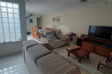 Sobrado à venda com 4 quartos, sendo 1 suíte, em Vila Lúcia, São Paulo, SP