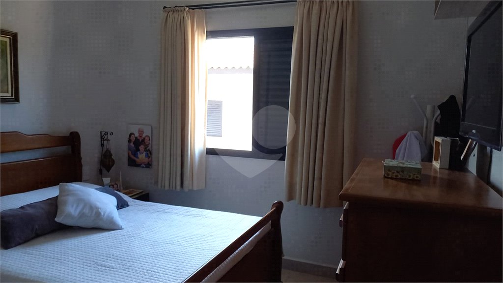 Casa à venda com 3 suítes no condomínio Residencial Marchant Buarque, Atibaia - SP