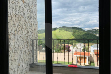 Casa à venda com 3 suítes no condomínio Residencial Celina, Atibaia - SP