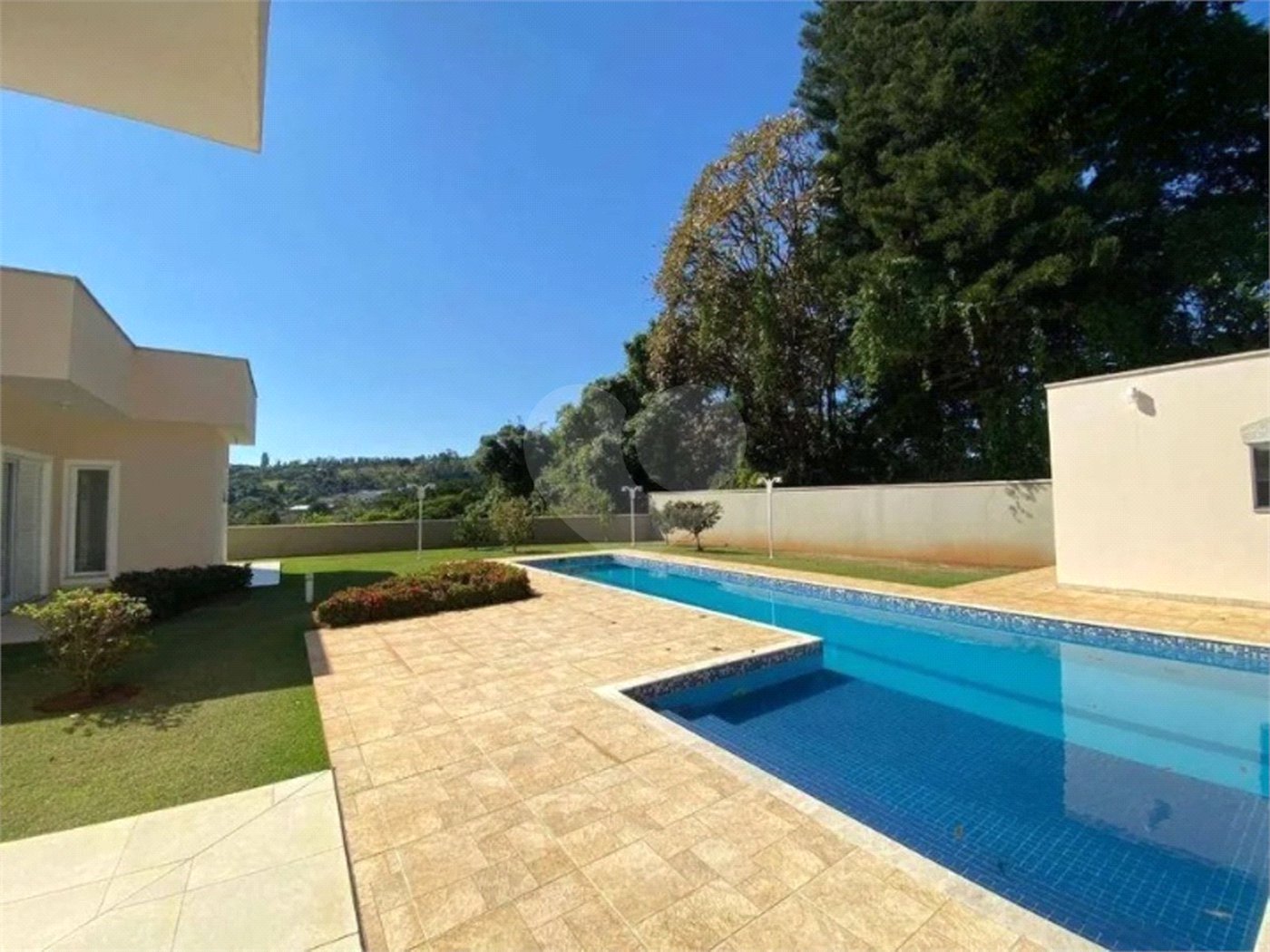 Casa à venda com 4 suítes no condomínio Ipê Velho, Vinhedo - SP