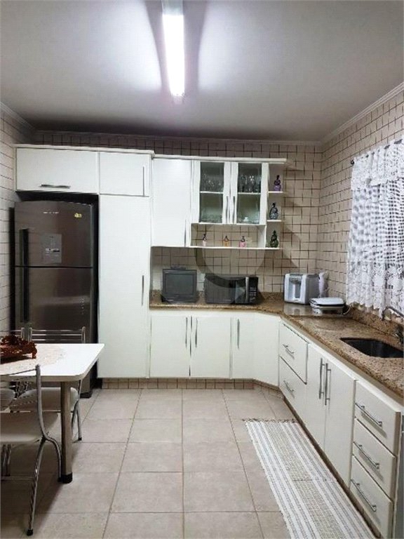 Casa à venda com 4 quartos, sendo 1 suíte, no condomínio Residencial Esplanada, Salto - SP