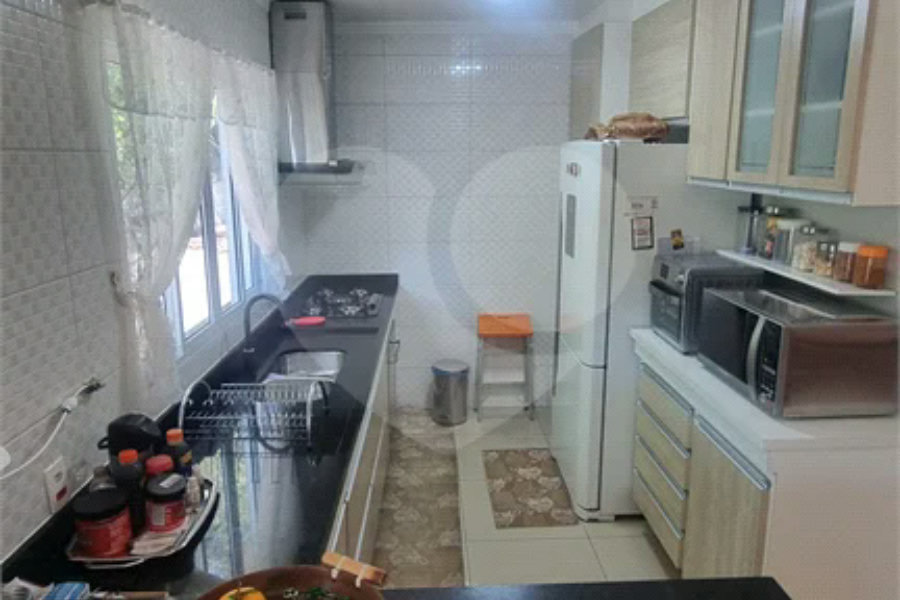 Sobrado à venda com 3 quartos em Campo Limpo, São Paulo, SP