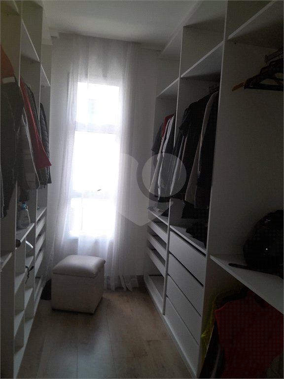 Casa à venda com 3 suítes em Moinho Velho, Cotia, SP