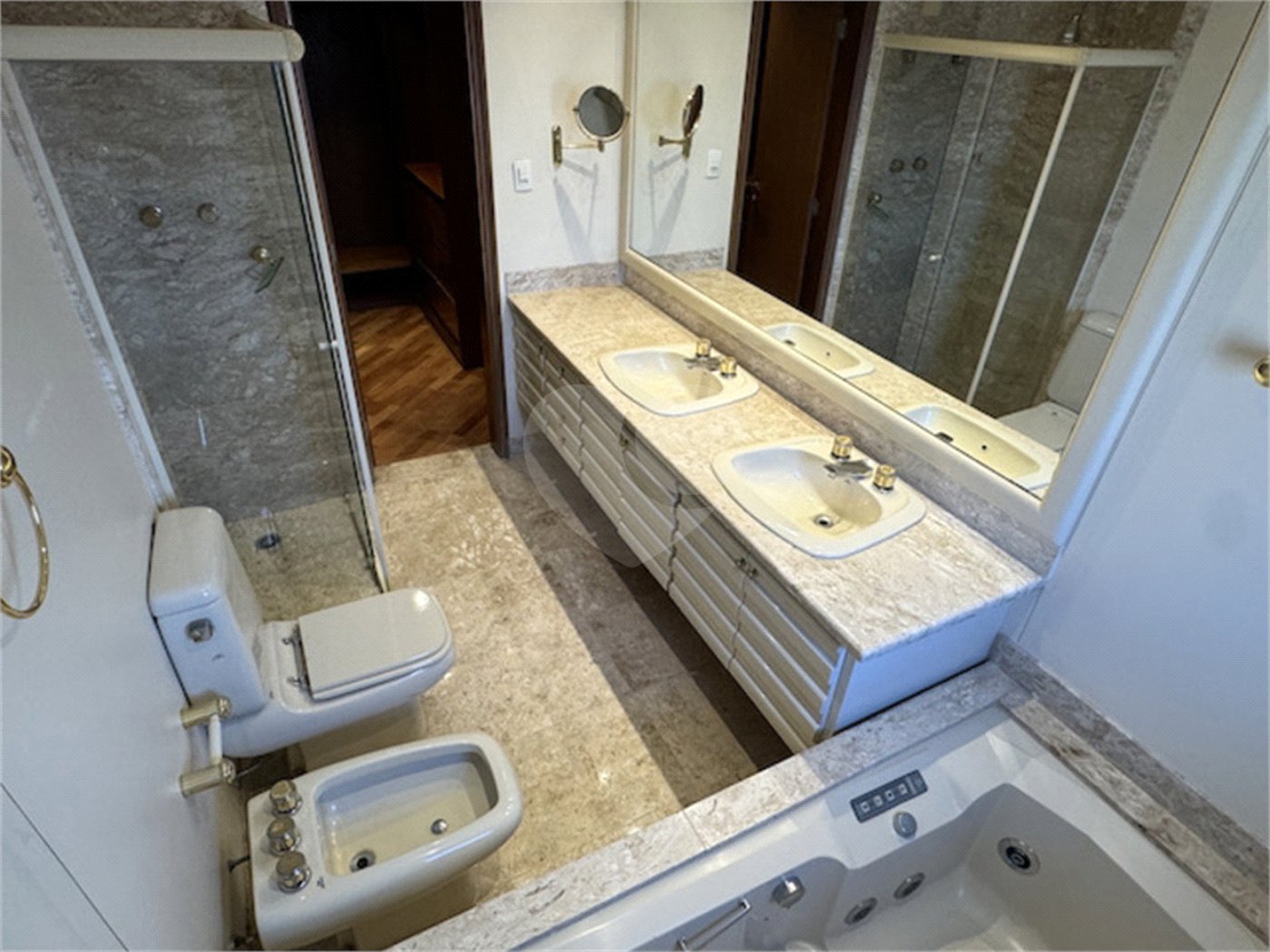 Cobertura à venda ou para alugar com 5 quartos, sendo 4 suítes, em Santo Amaro, São Paulo, SP
