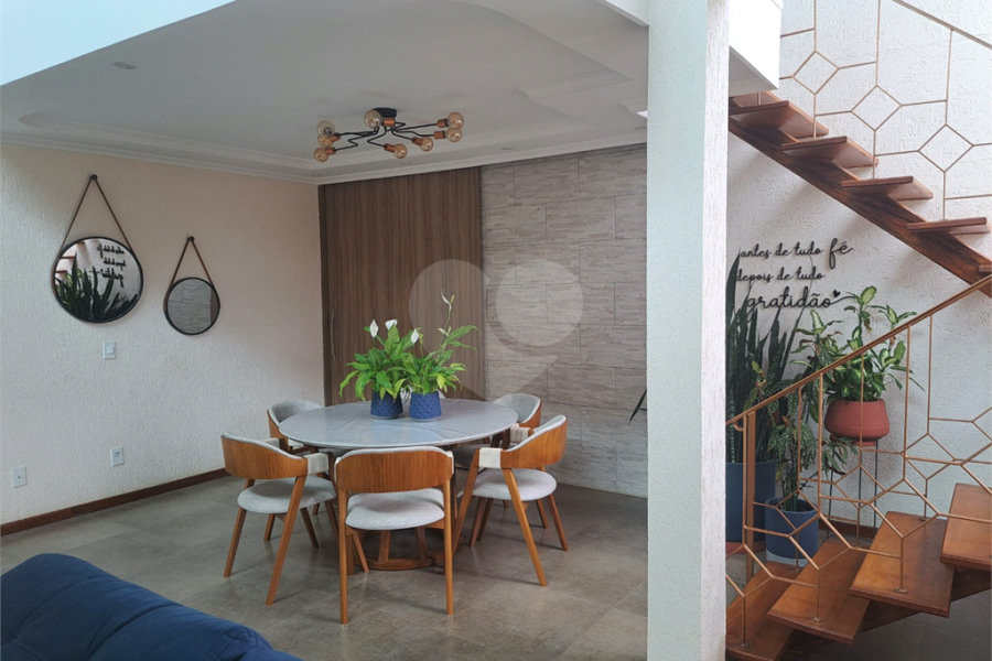 Casa à venda com 3 suítes em Granja Viana, Cotia, SP