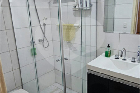 Apartamento à venda com 3 quartos, sendo 1 suíte,  em Vila Mariana, São Paulo, SP