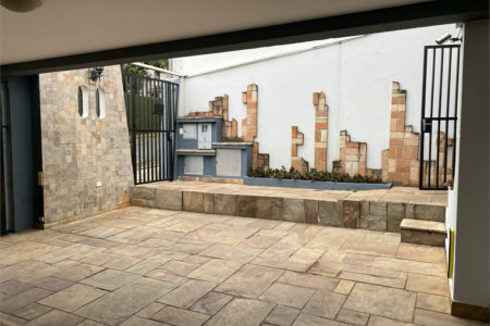 Casa à venda com 3 suítes em Jardim Leonor, São Paulo, SP