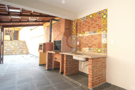 Sobrado à venda com 4 quartos, sendo 1 suíte,  em Jardim Peri Peri, São Paulo, SP