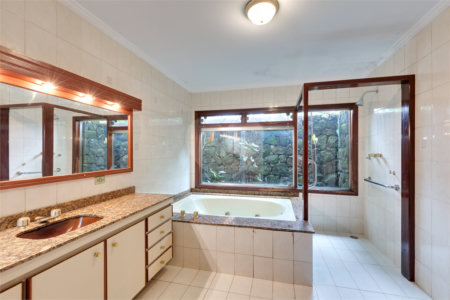 Casa Térrea à venda com 4 quartos, sendo 2 suítes, em Alto da Boa Vista, São Paulo, SP