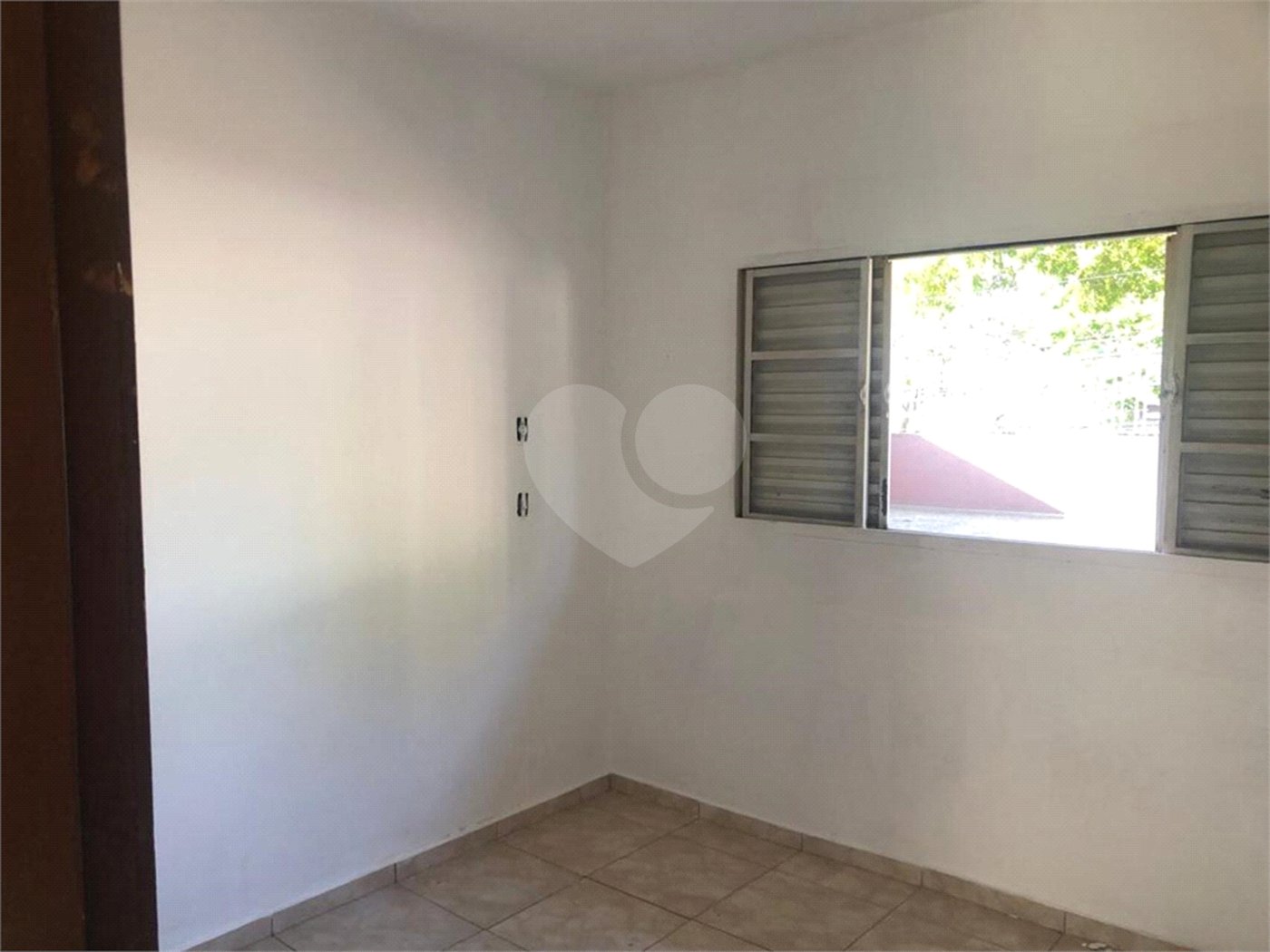 Sobrado à venda com 3 quartos, sendo 1 suíte,  em Serra da Cantareira, Mairiporã, SP